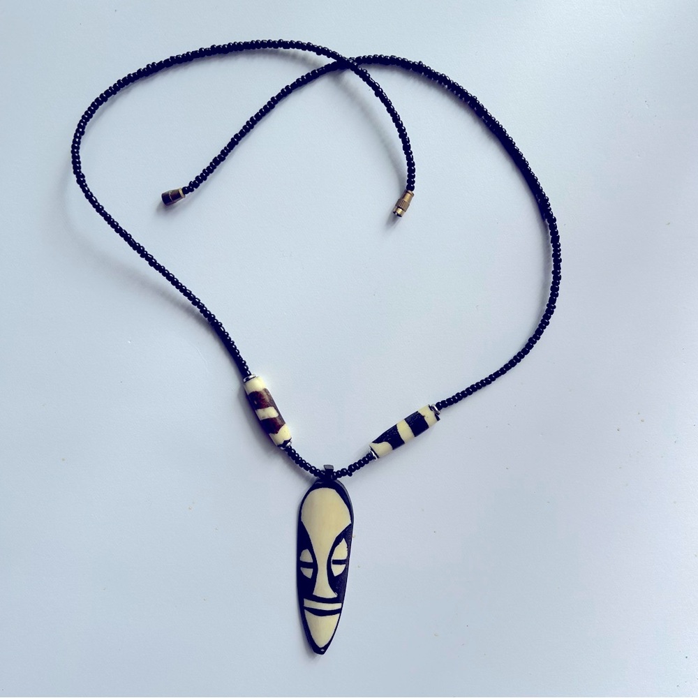 African mask necklace, black and cream unique - Picture 3 of 4